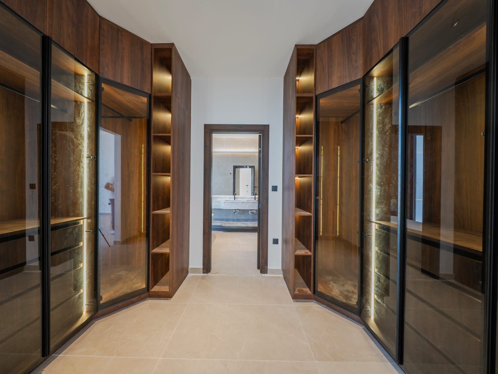 Ghadeer Al Tair Villa, Dubai - built by Royal Midas